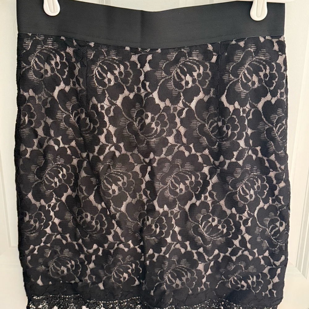 H&M Black Floral Lace Pencil Skirt